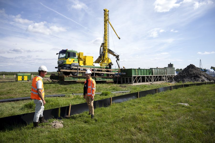 Planvormer Jacob Russcher en projectmanager Frank Grolleman bij een waterwinput