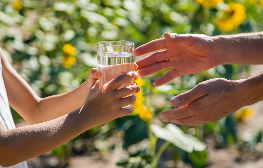 Glas water overgeven