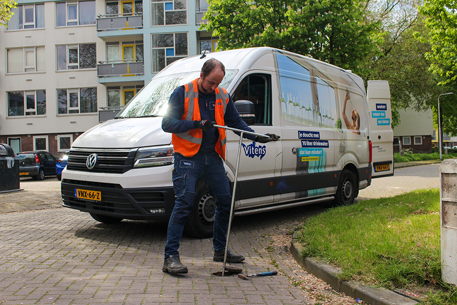 Melvin controleert een afsluiter