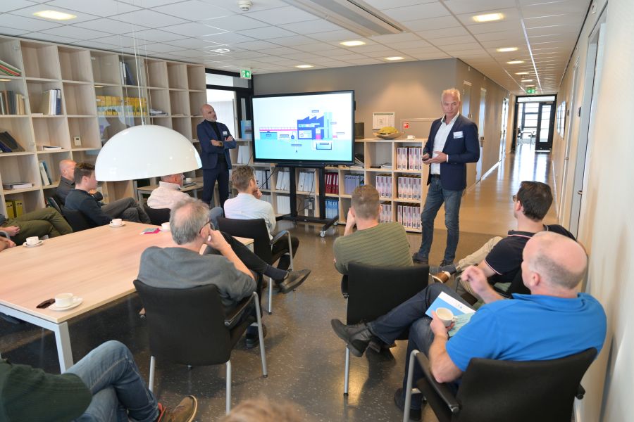 Roel van der Aart en Michel Centen, accountmanagers zakelijke markt bij Vitens