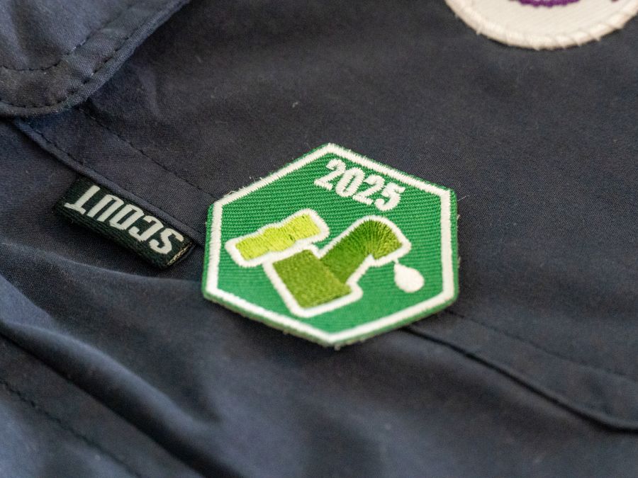 Badge met een kraan erop