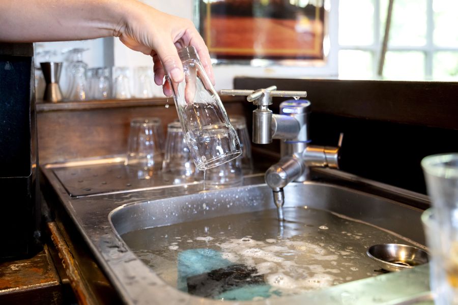 Waterbesparende spoelkraan horeca