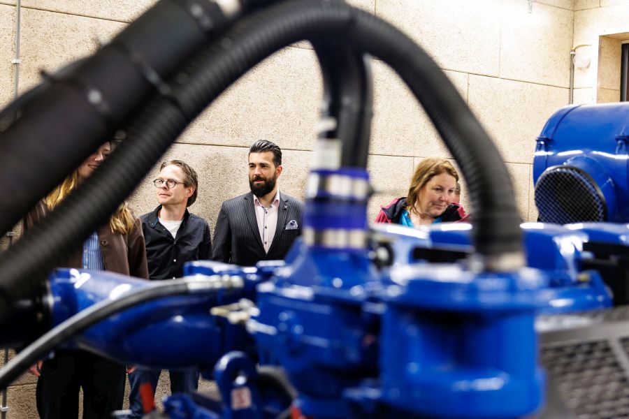 Rondleiding bij productielocatie La Cabine voor deelnemers Waterkoplopers Industrie Gelderland