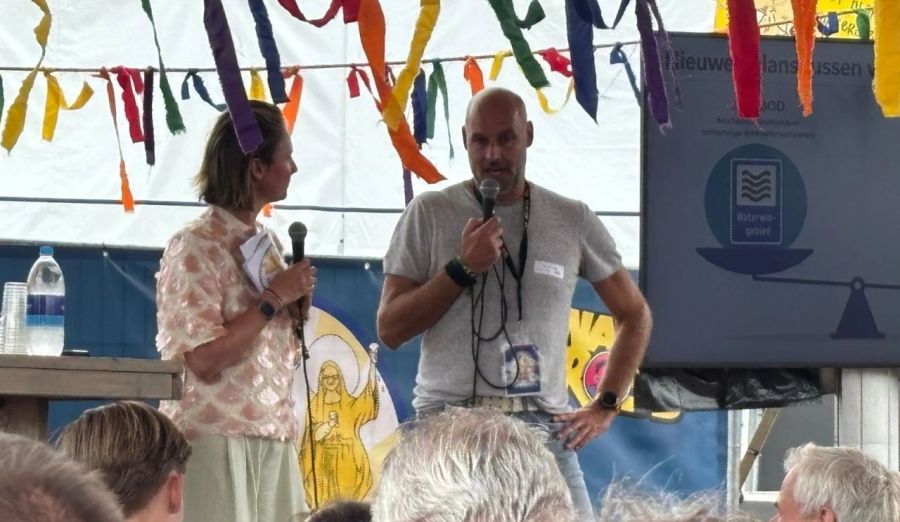 Roel van der Aart spreekt tijdens netwerkevent WijWater