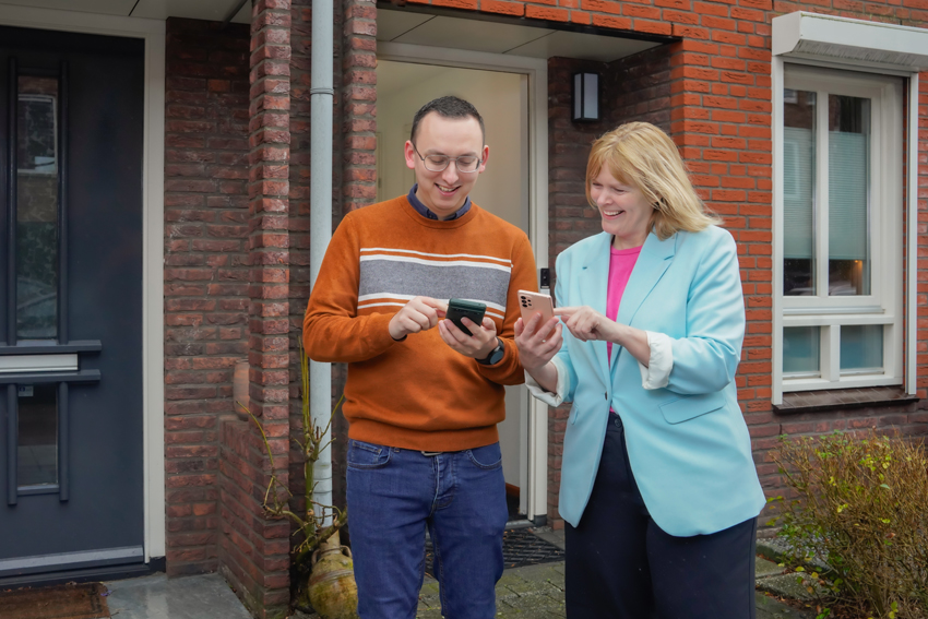 Buren vergelijken hun waterverbruik op mobiele telefoon