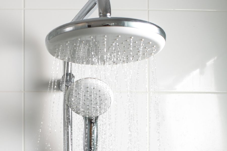 Douchekop met waterstraal