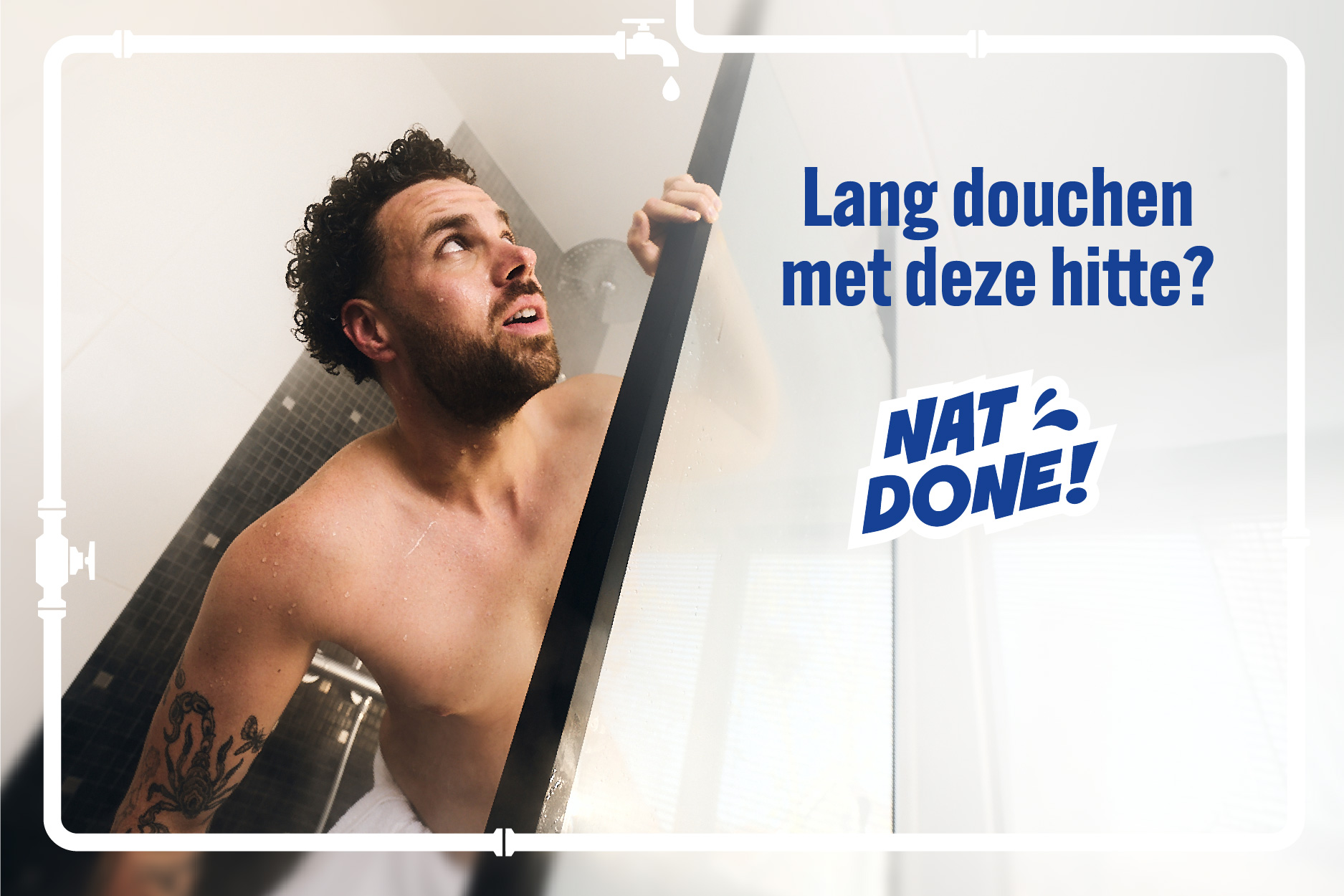 Man staat in douche