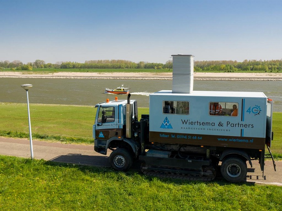 Een sondeerwagen van Wiertsema & Partners